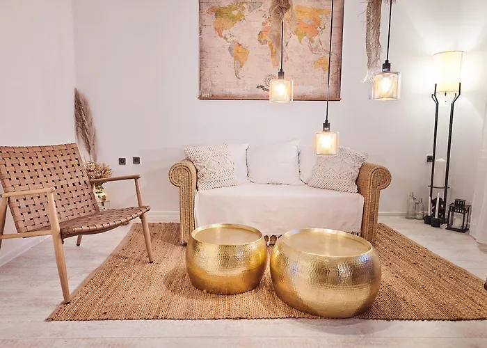 Casa Nabu Bohemian Lakeside Terraced Apartment.
