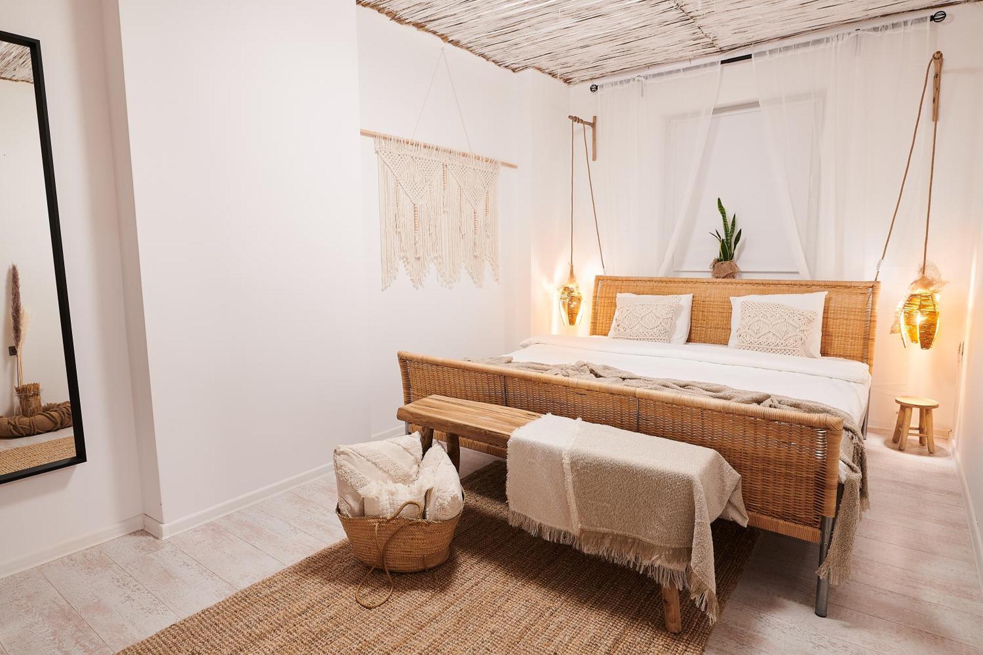 Casa Nabu Bohemian Lakeside Terraced Apartment.